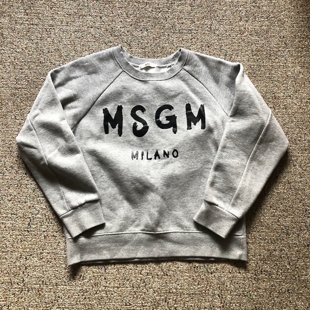 Grey crewneck